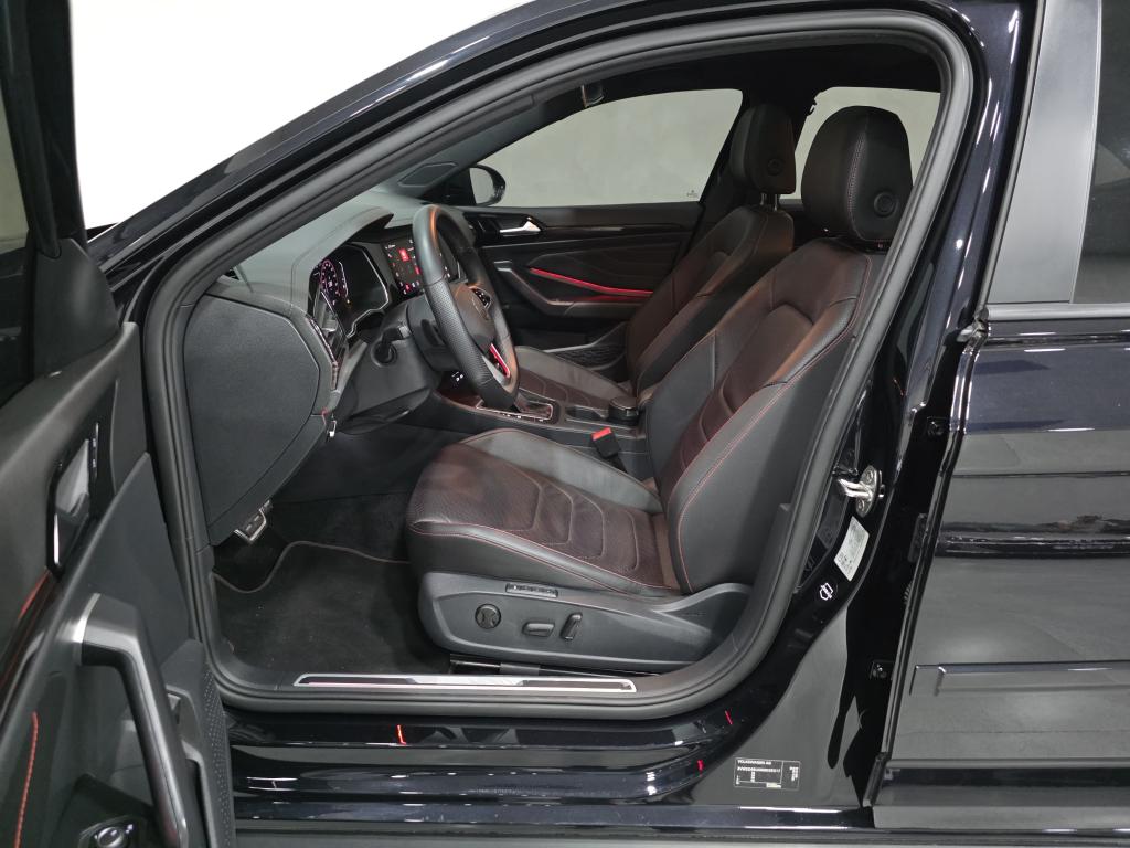 VOLKSWAGEN Jetta - Foto
