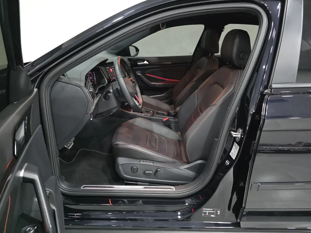 VOLKSWAGEN Jetta - Foto