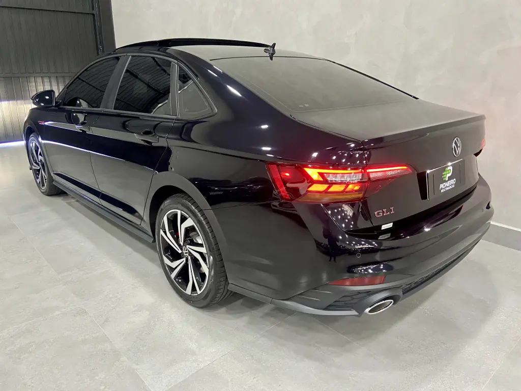 VOLKSWAGEN Jetta - Foto