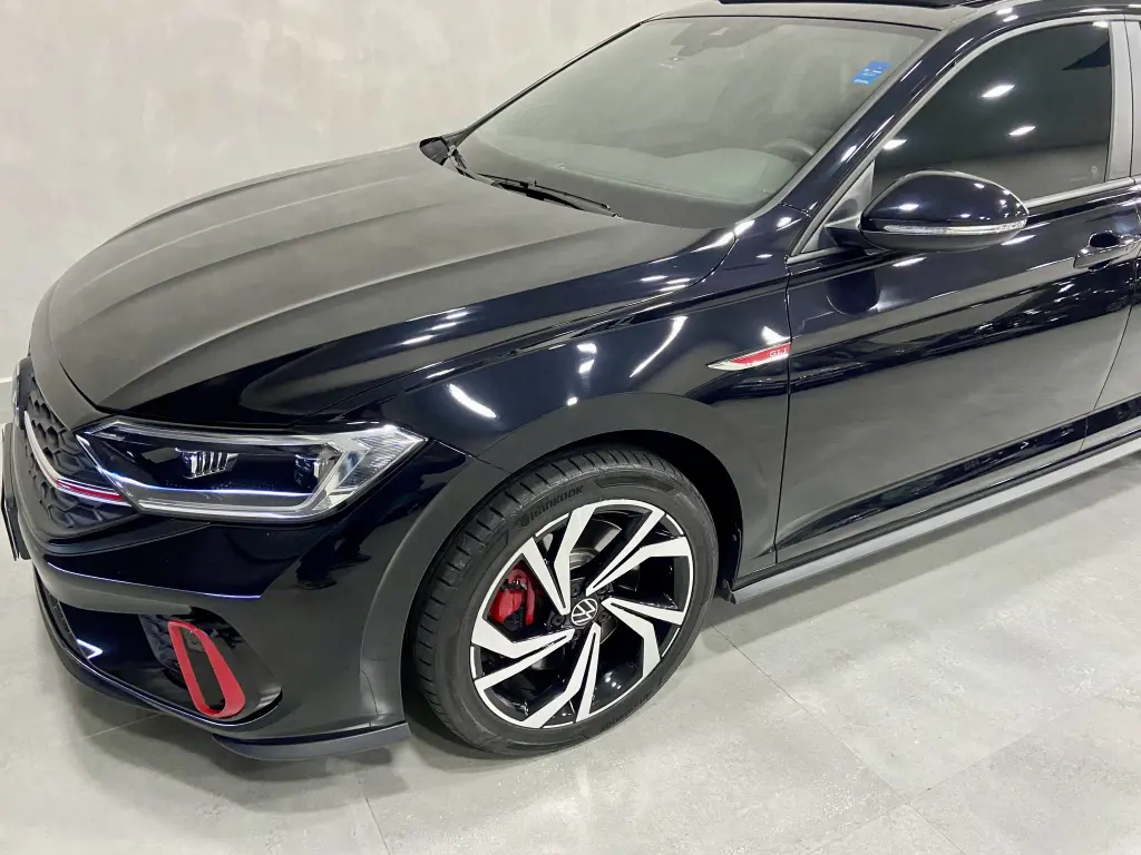 VOLKSWAGEN Jetta - Foto