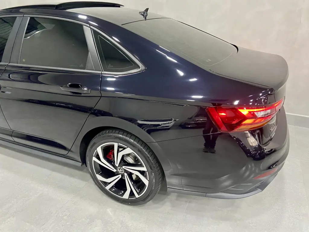 VOLKSWAGEN Jetta - Foto