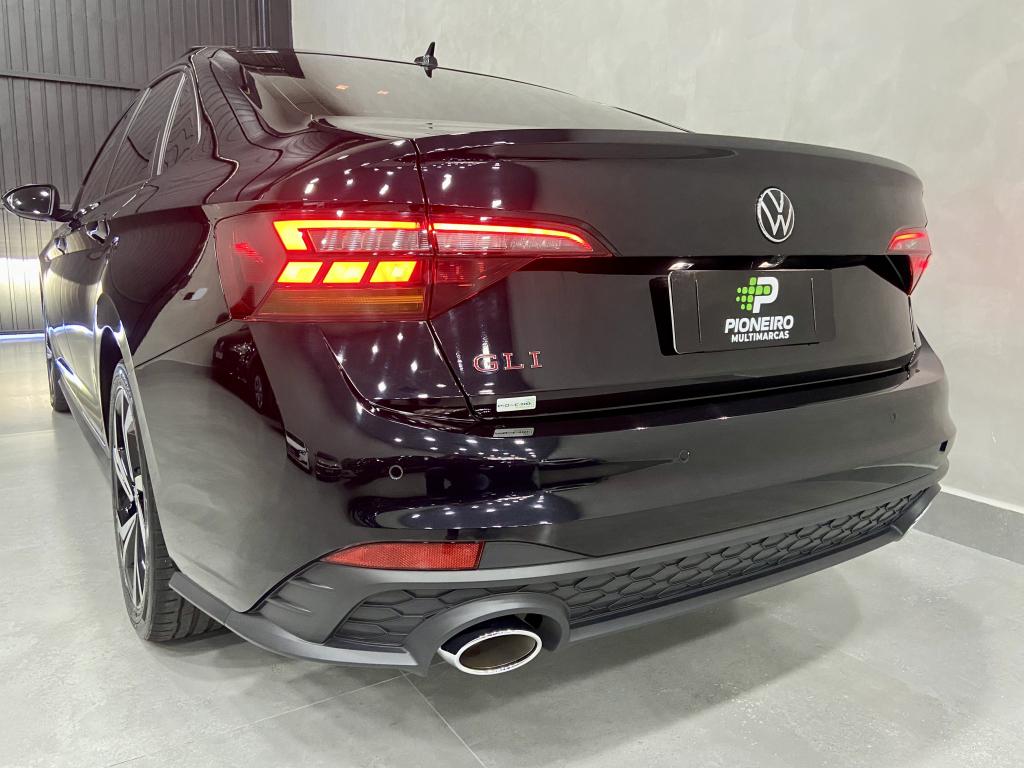VOLKSWAGEN Jetta - Foto