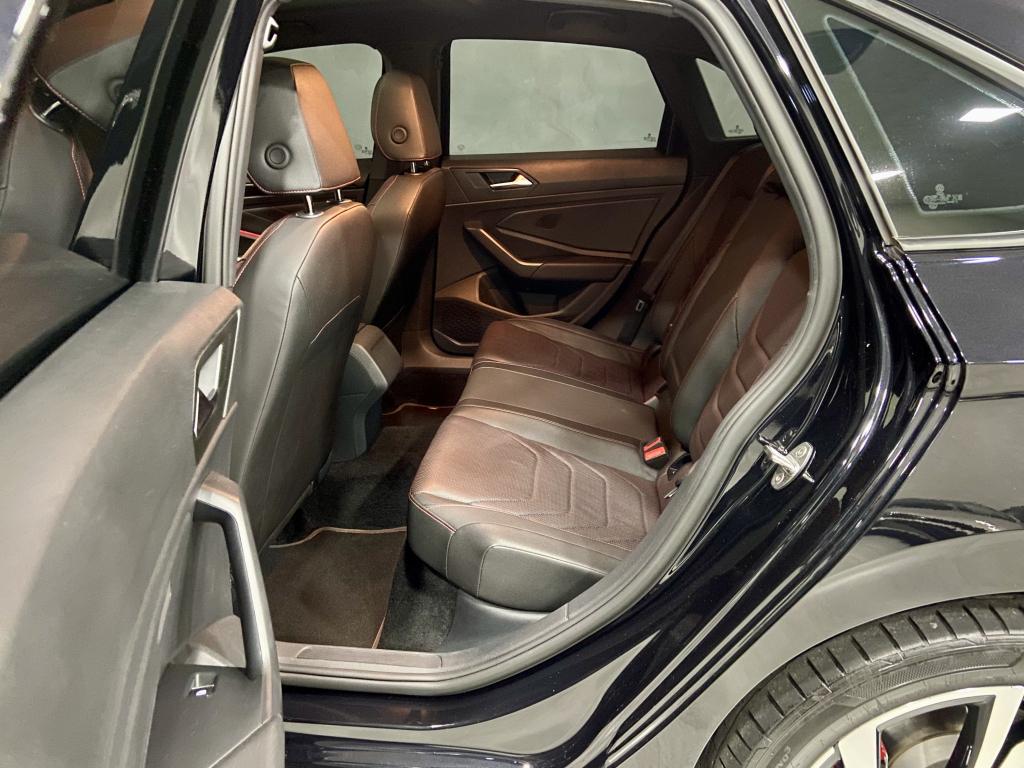 VOLKSWAGEN Jetta - Foto
