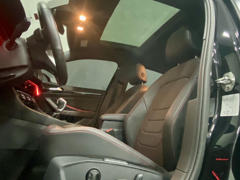 VOLKSWAGEN Jetta - Foto