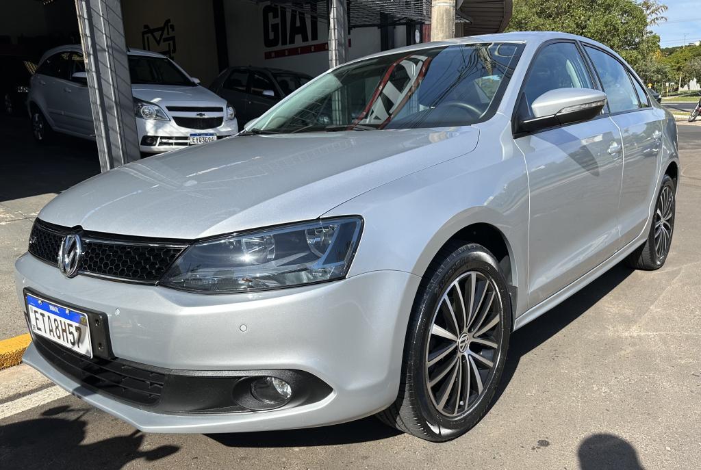 VOLKSWAGEN Jetta - Foto
