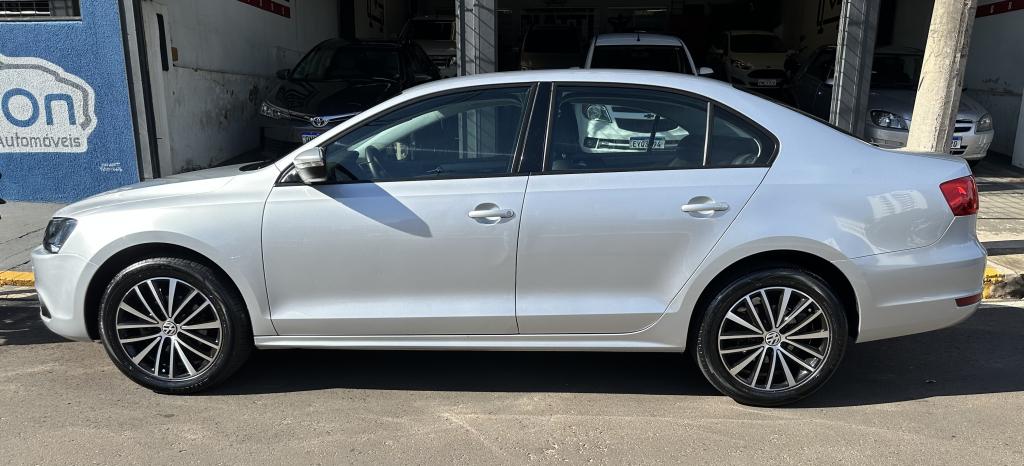 VOLKSWAGEN Jetta - Foto