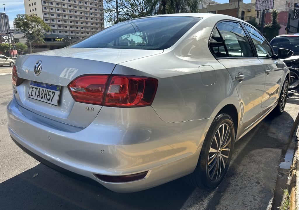 VOLKSWAGEN Jetta - Foto