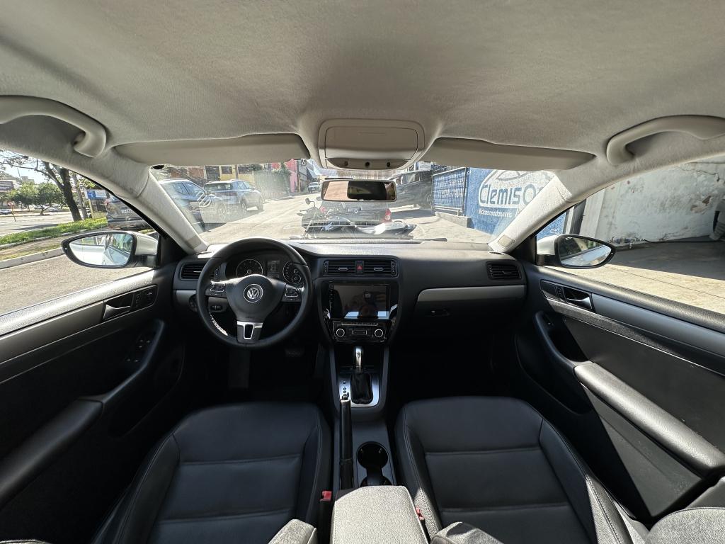 VOLKSWAGEN Jetta - Foto