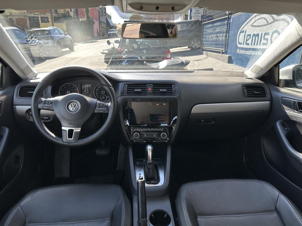 VOLKSWAGEN Jetta - Foto