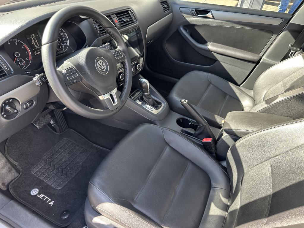 VOLKSWAGEN Jetta - Foto