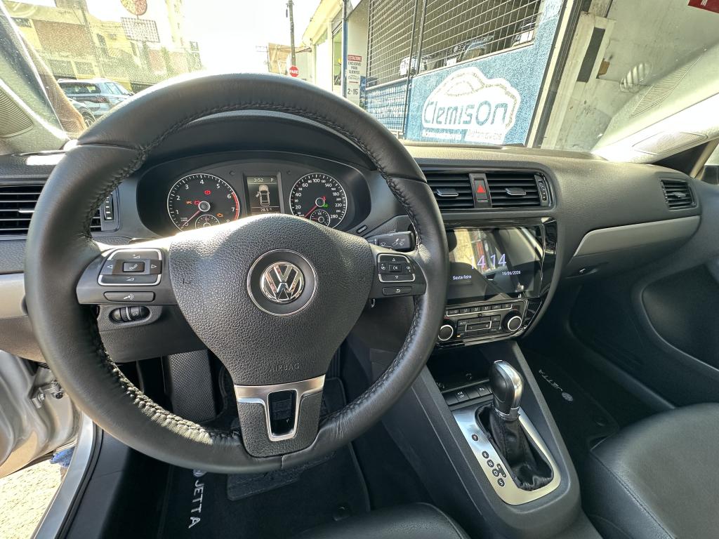 VOLKSWAGEN Jetta - Foto