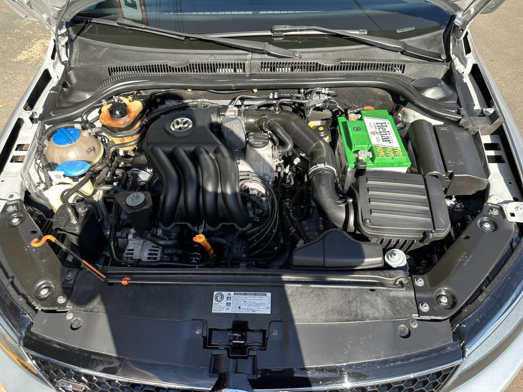VOLKSWAGEN Jetta - Foto