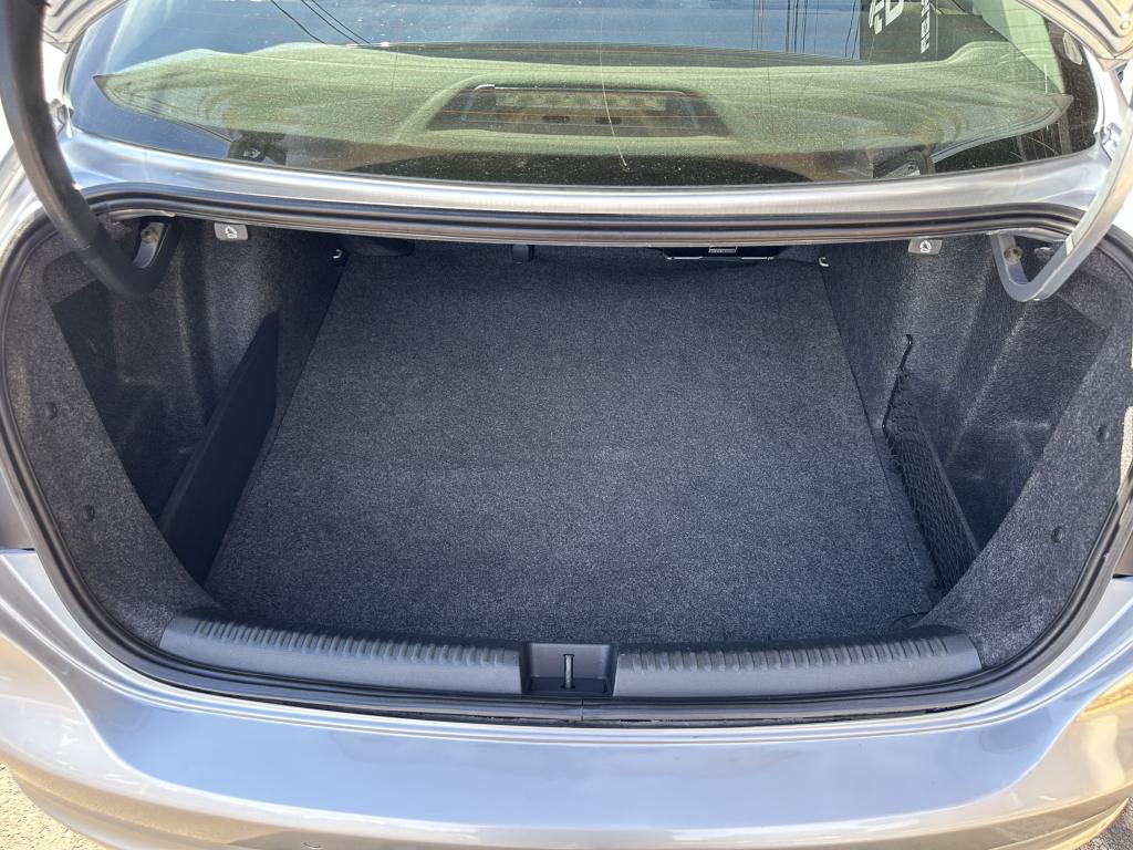 VOLKSWAGEN Jetta - Foto