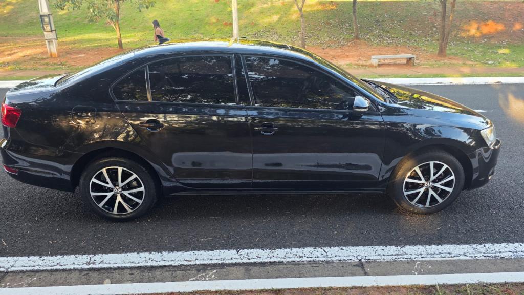 VOLKSWAGEN Jetta - Foto