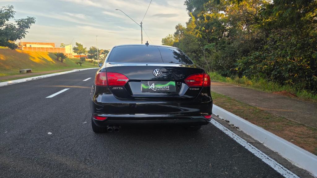 VOLKSWAGEN Jetta - Foto