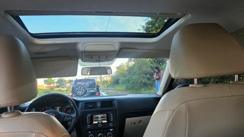 VOLKSWAGEN Jetta - Foto
