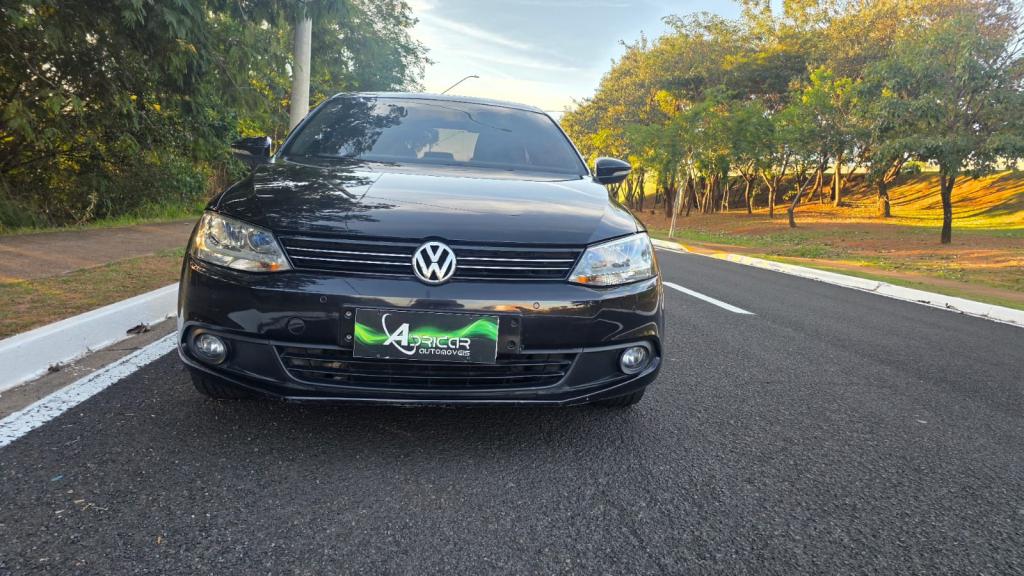 VOLKSWAGEN Jetta - Foto