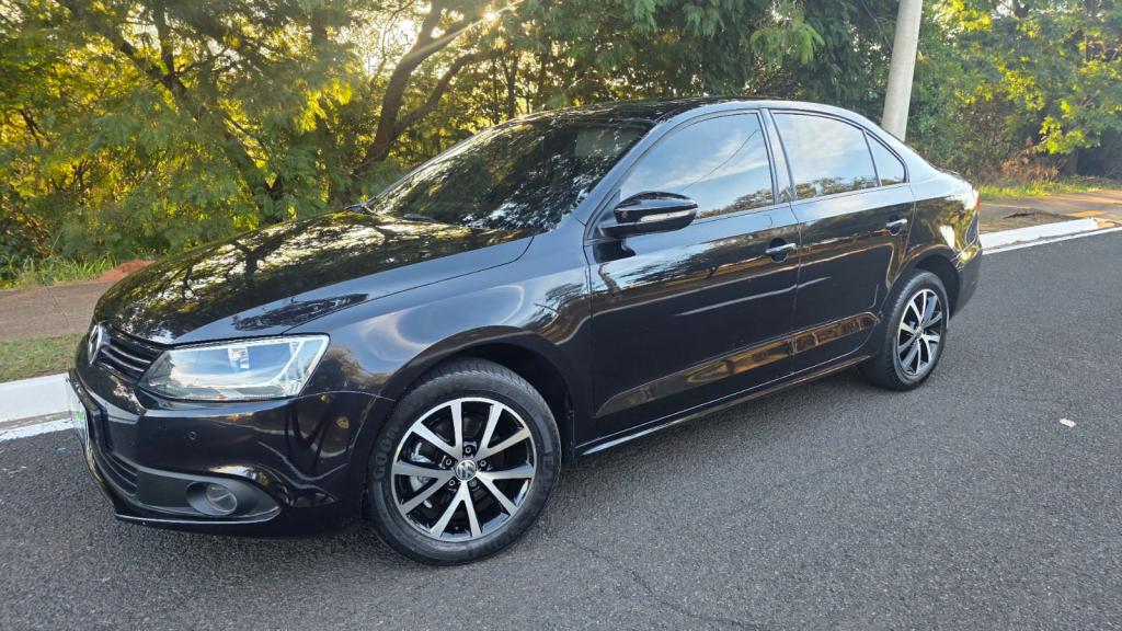 VOLKSWAGEN Jetta - Foto