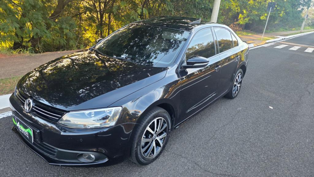 VOLKSWAGEN Jetta - Foto