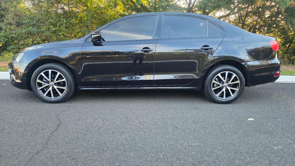 VOLKSWAGEN Jetta - Foto
