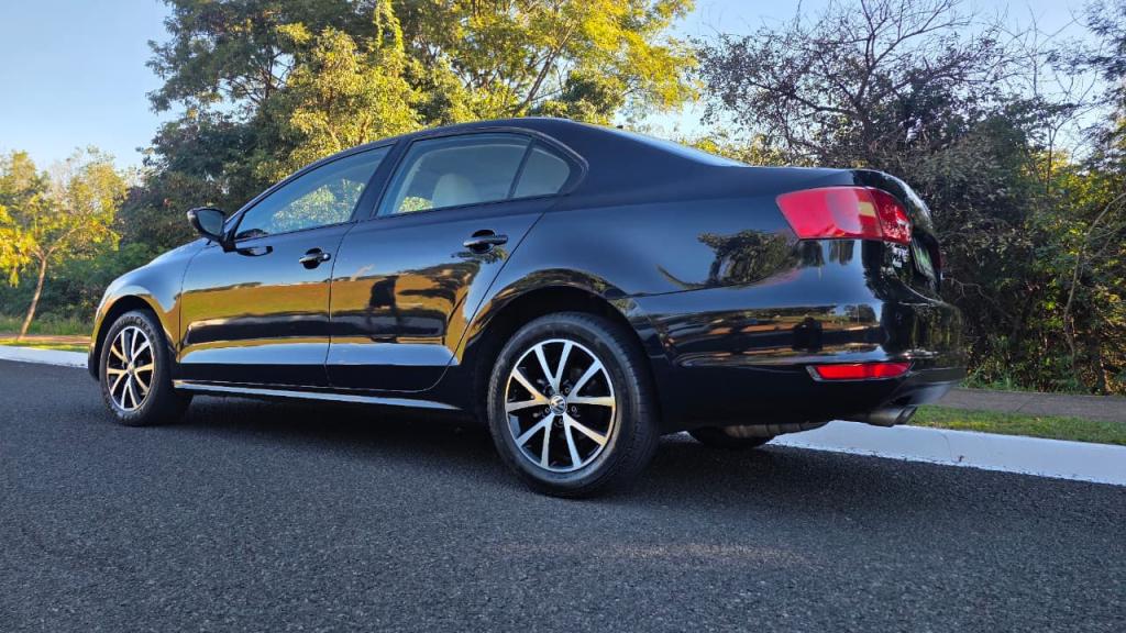 VOLKSWAGEN Jetta - Foto