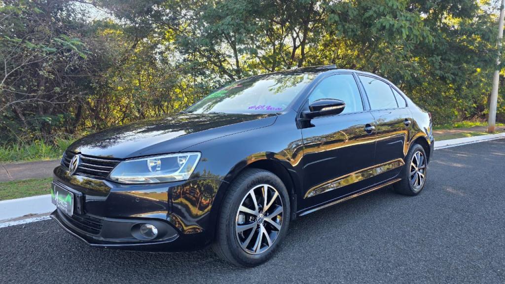 VOLKSWAGEN Jetta - Foto