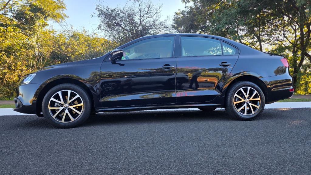 VOLKSWAGEN Jetta - Foto