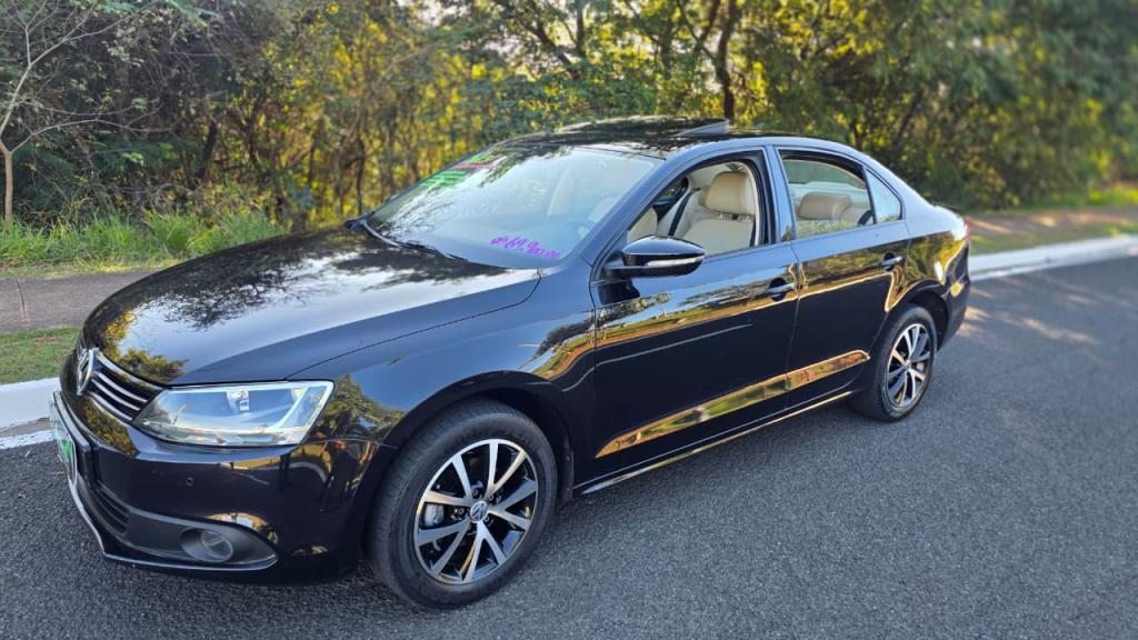 VOLKSWAGEN Jetta - Foto