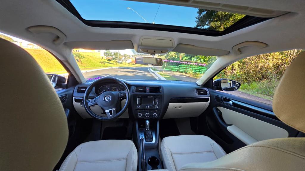 VOLKSWAGEN Jetta - Foto