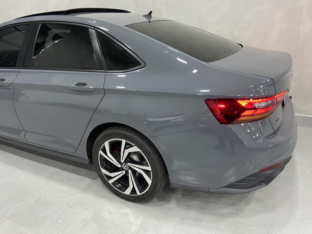 VOLKSWAGEN Jetta - Foto