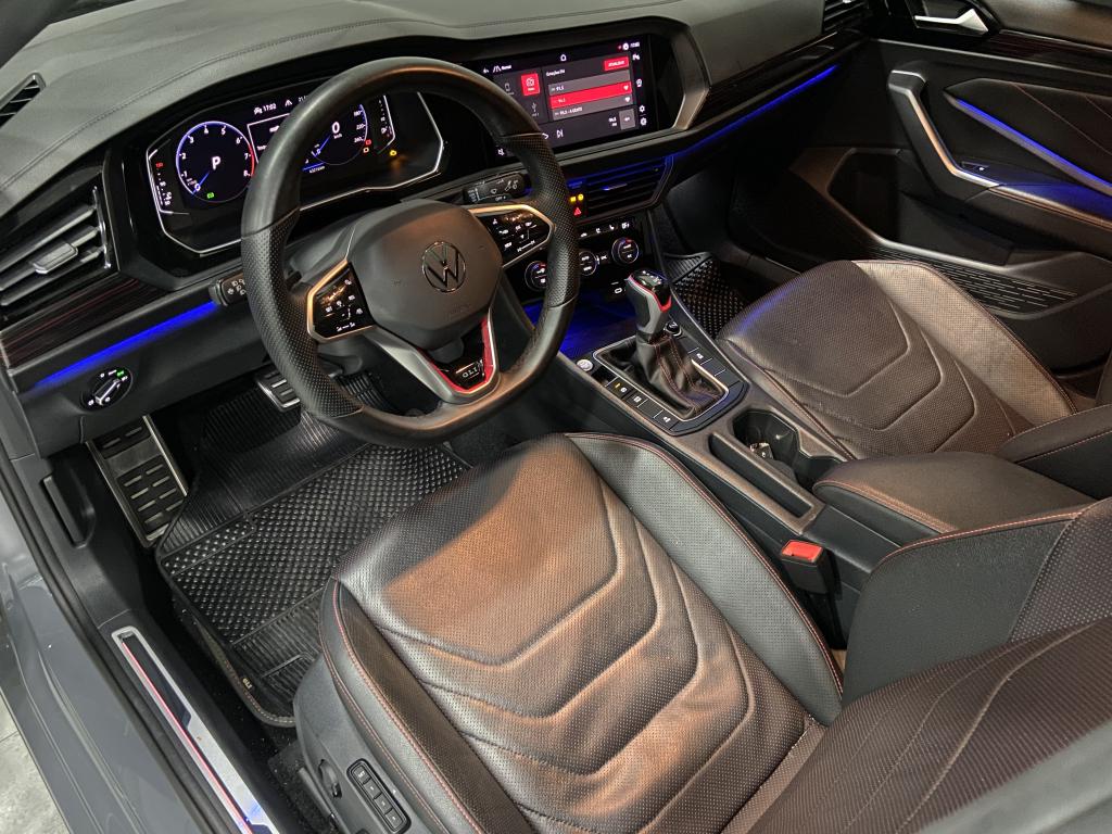 VOLKSWAGEN Jetta - Foto