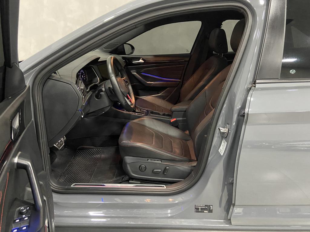 VOLKSWAGEN Jetta - Foto