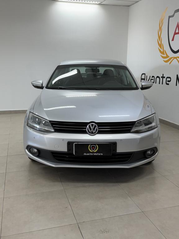 VOLKSWAGEN Jetta - Foto