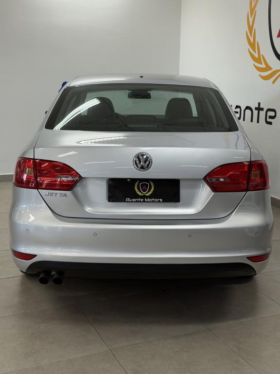 VOLKSWAGEN Jetta - Foto