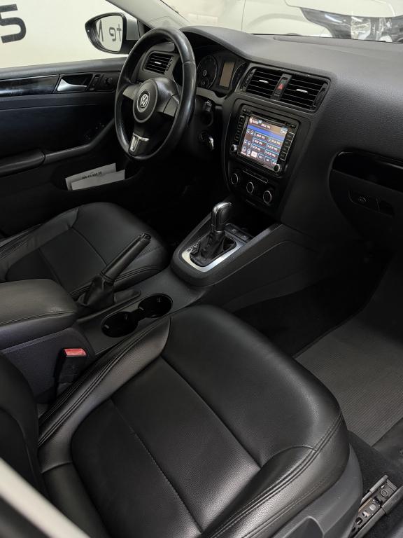 VOLKSWAGEN Jetta - Foto