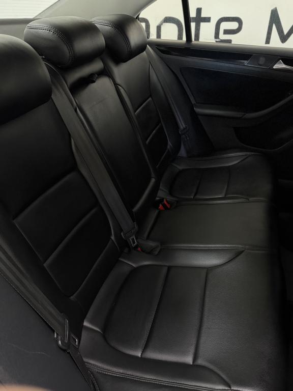 VOLKSWAGEN Jetta - Foto