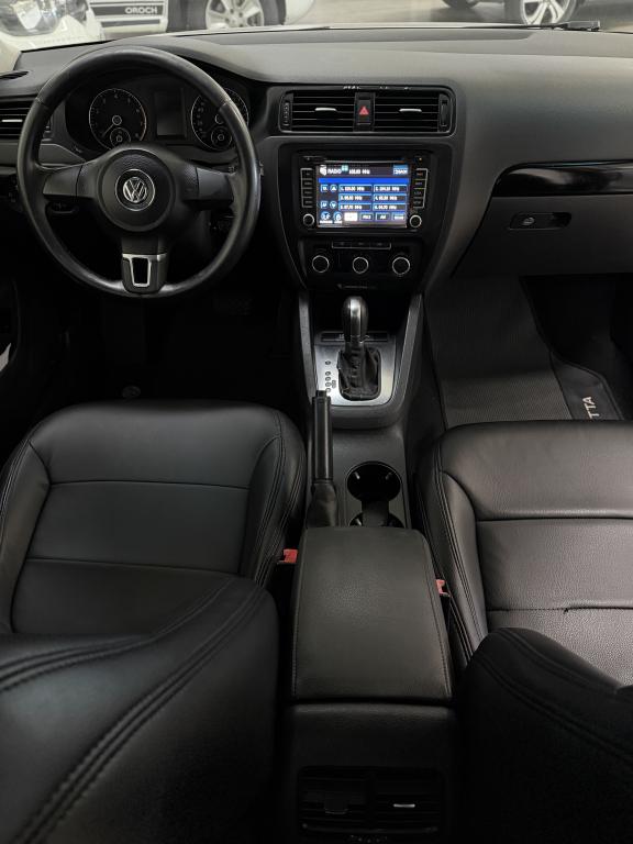 VOLKSWAGEN Jetta - Foto