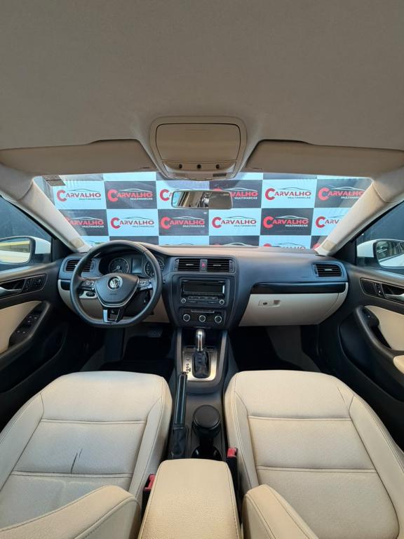 VOLKSWAGEN Jetta - Foto