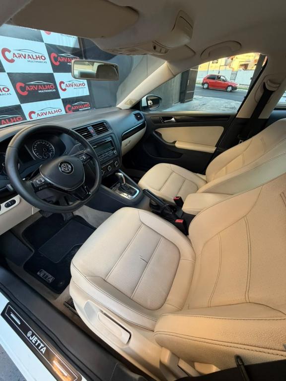 VOLKSWAGEN Jetta - Foto