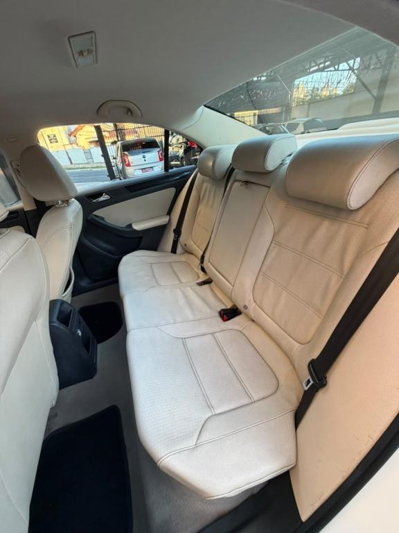VOLKSWAGEN Jetta - Foto
