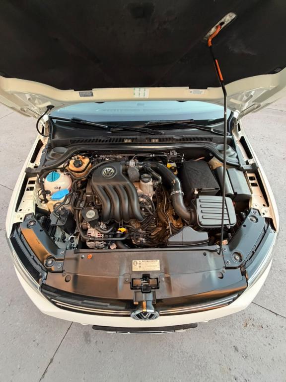 VOLKSWAGEN Jetta - Foto