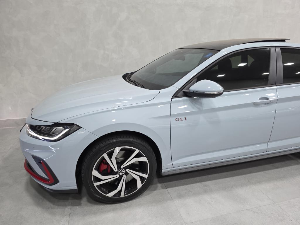 VOLKSWAGEN Jetta - Foto
