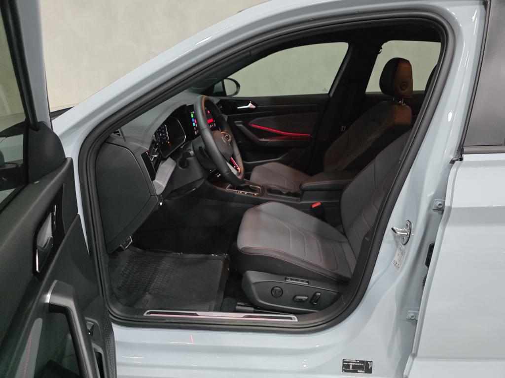 VOLKSWAGEN Jetta - Foto