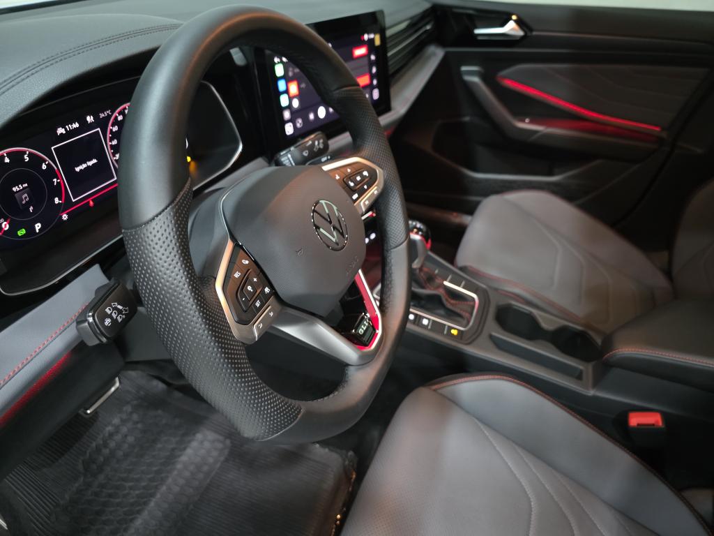 VOLKSWAGEN Jetta - Foto