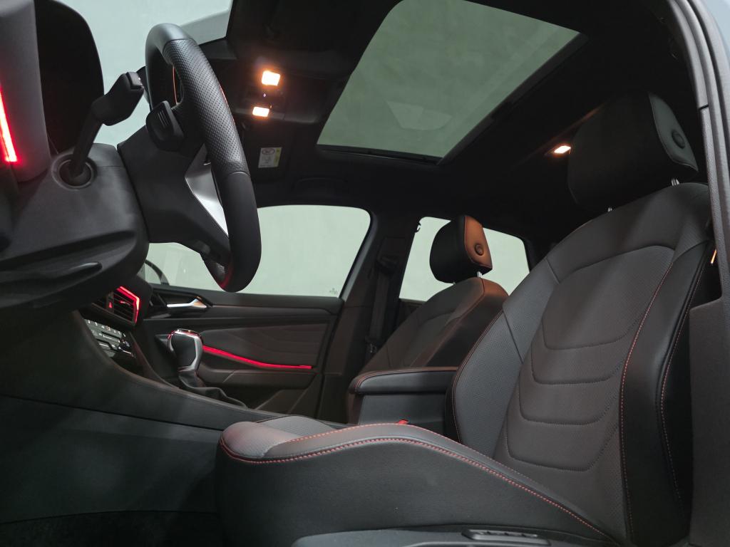 VOLKSWAGEN Jetta - Foto
