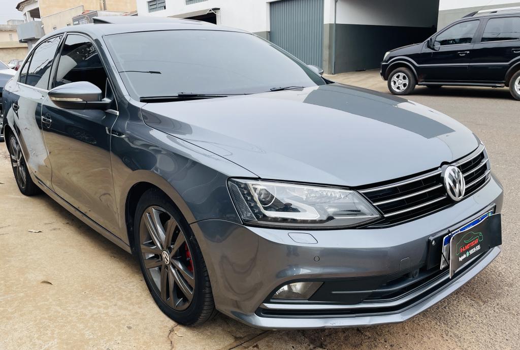 VOLKSWAGEN Jetta - Foto