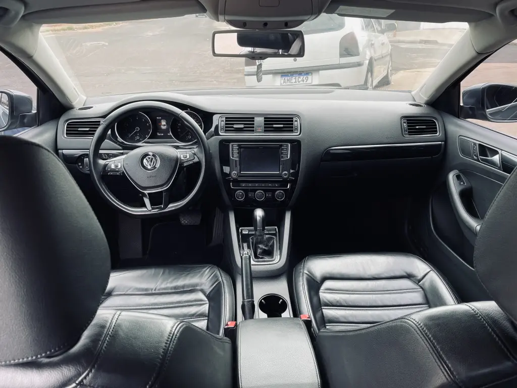 VOLKSWAGEN Jetta - Foto