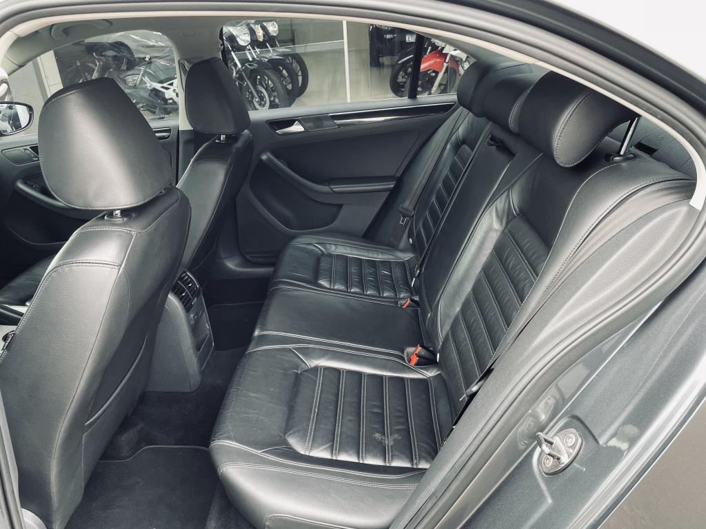 VOLKSWAGEN Jetta - Foto