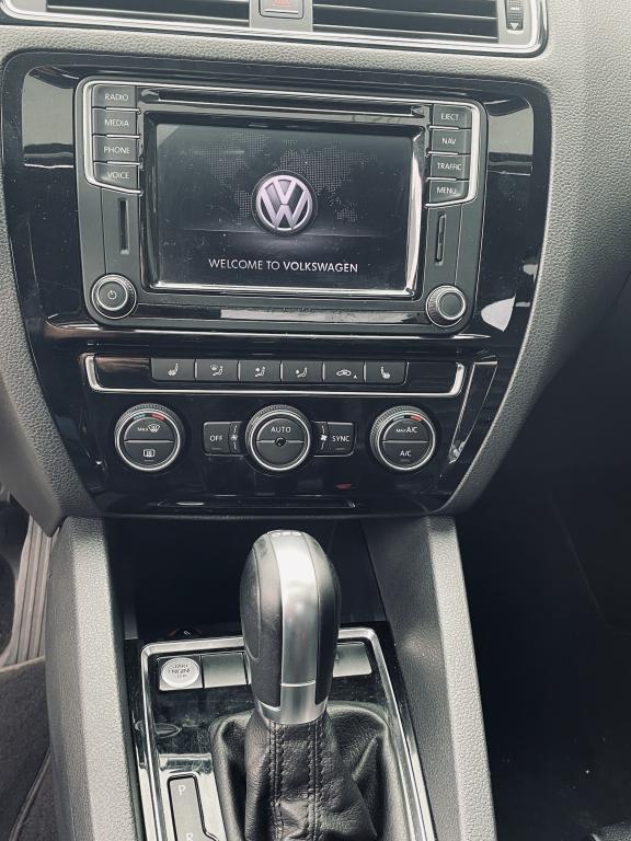 VOLKSWAGEN Jetta - Foto