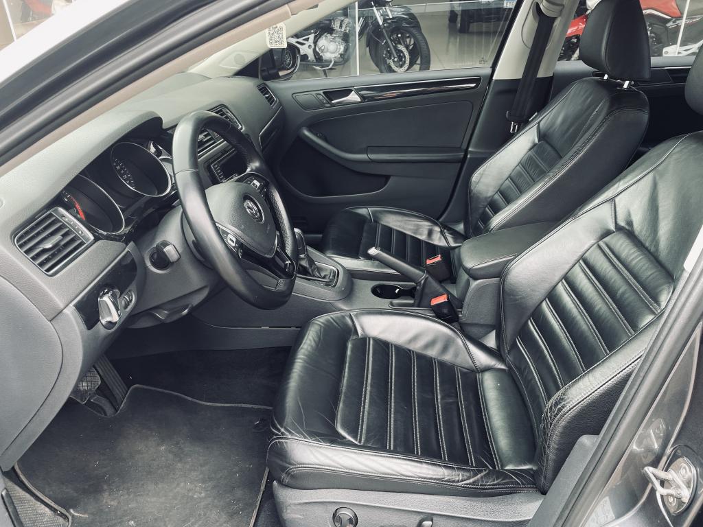 VOLKSWAGEN Jetta - Foto